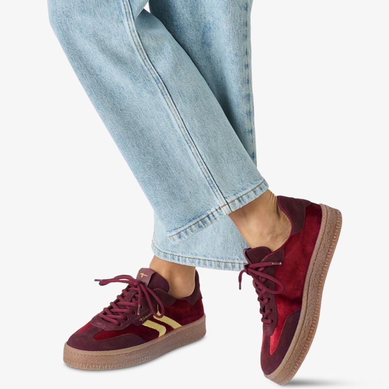 Bequeme und stilvolle Sneakers mit weichem Material und rutschfester Sohle, ideal für den Alltag