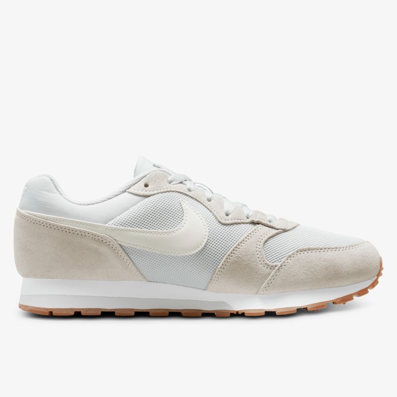 Moderner Sneaker in elegantem Design mit bequemer Passform und heller Farbgebung