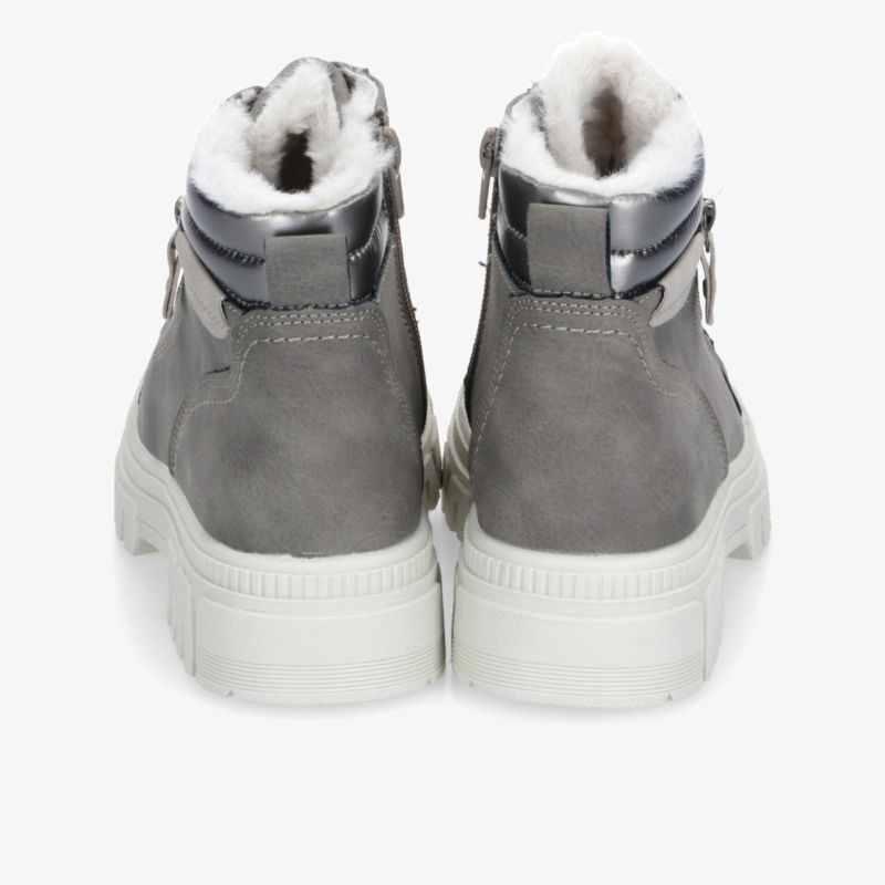 Graue Sneaker im Paar von hinten mit weichem Futter, gepolstertem Schaft und markanter weißer Plateausohle