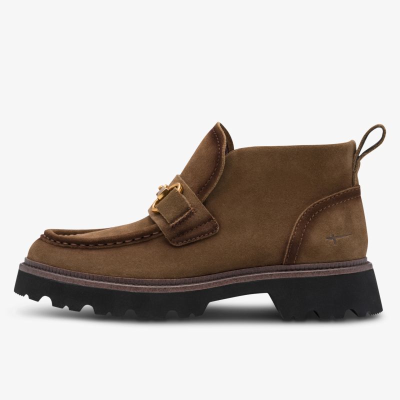 Robuster brauner Halbstiefel aus Leder mit profilierter Sohle und eleganter Schnalle, komfortabel und langlebig