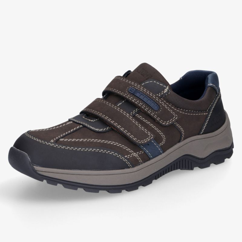 Brauner sportlicher Klettschuh mit bequemer Polsterung, stabiler Profilsohle und markanten Ziernähten in schräger Ansicht