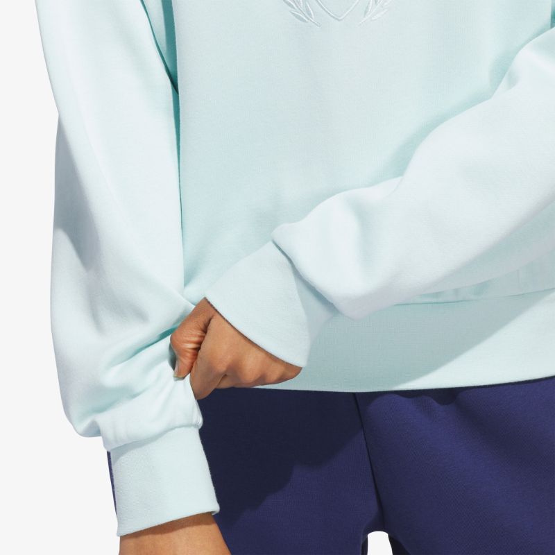 Nahaufnahme eines ärmelbündigen Sweatshirts mit hochwertigem Stoff und sauberer Naht