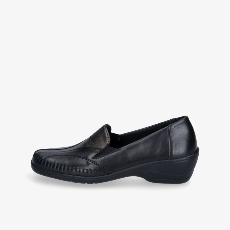 Eleganter schwarzer Lederloafer mit Keilabsatz für optimalen Komfort und klassisches Design.