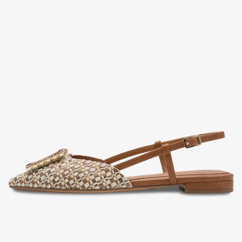 Eleganter geflochtener Slingback-Schuh mit flachem Absatz und verstellbarem Riemen, ideal für sommerlichen Komfort