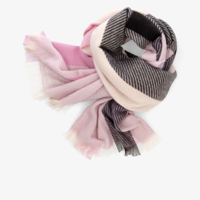 Weicher Schal mit modischem Farbverlauf in Rosa und Schwarz, angenehm zu tragen und vielseitig kombinierbar