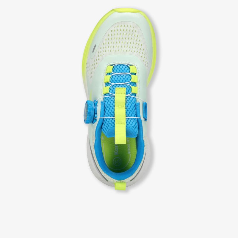 Leichter Sneaker mit atmungsaktivem Obermaterial und innovativer Schnürung für hohen Tragekomfort