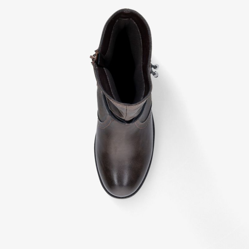 Schuh aus hochwertigem Leder mit robustem Reißverschluss und elegantem Design in Draufsicht