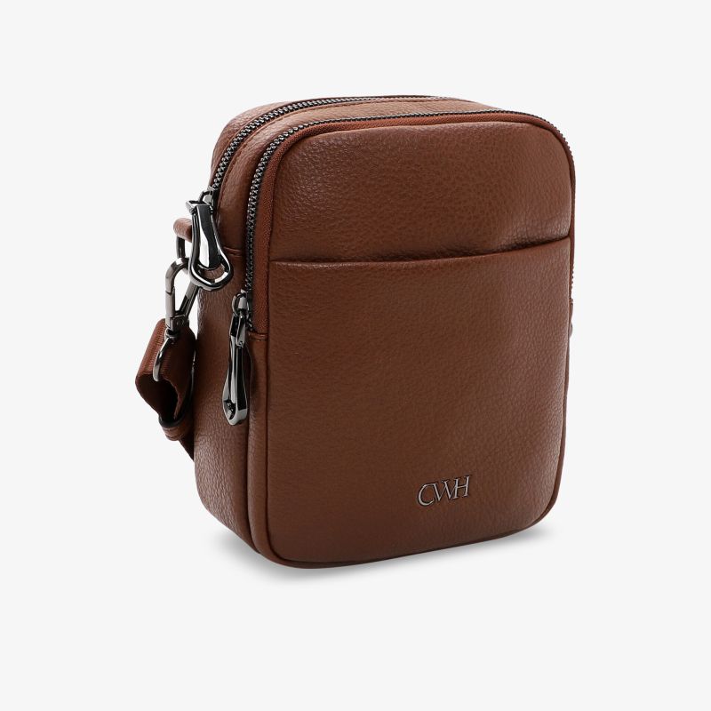 Kompakte braune Umhängetasche aus glattem Material mit mehreren Fächern und robustem Reißverschluss