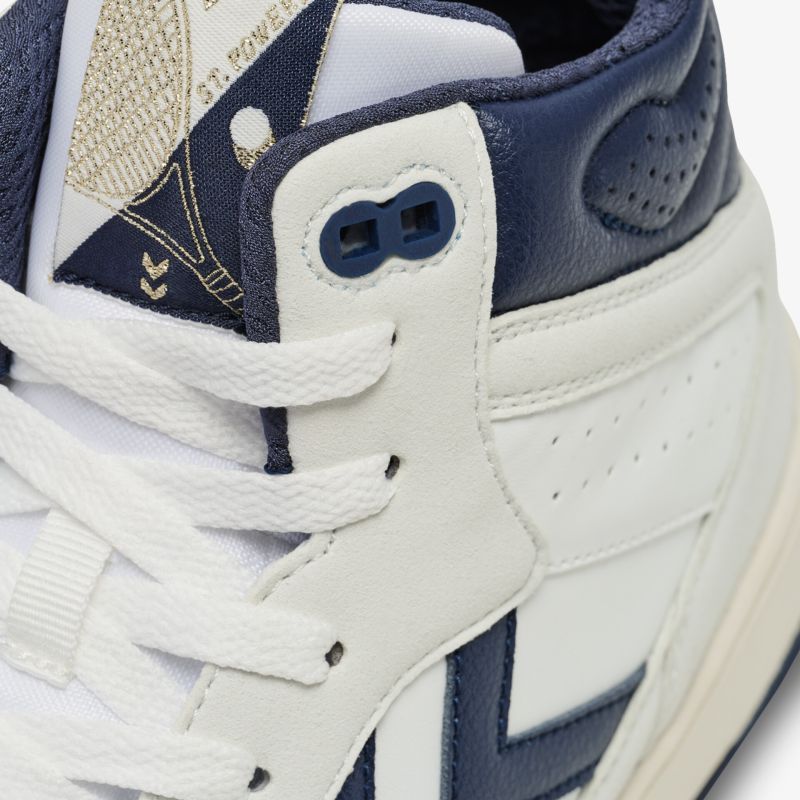 Hochwertiger Sneaker mit modernem Retro-Design und sportlicher Optik für Komfort und Stil.