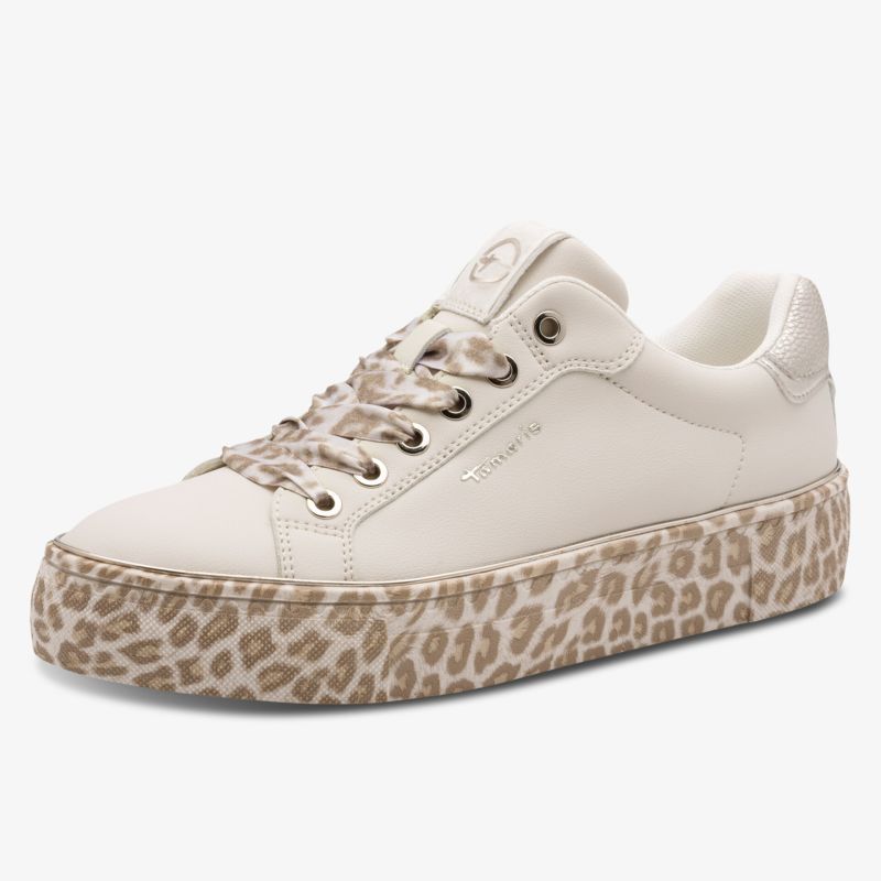 Weißer Sneaker mit Leopardenmuster an der Sohle, komfortabel und modisch im schrägen Vorderwinkel