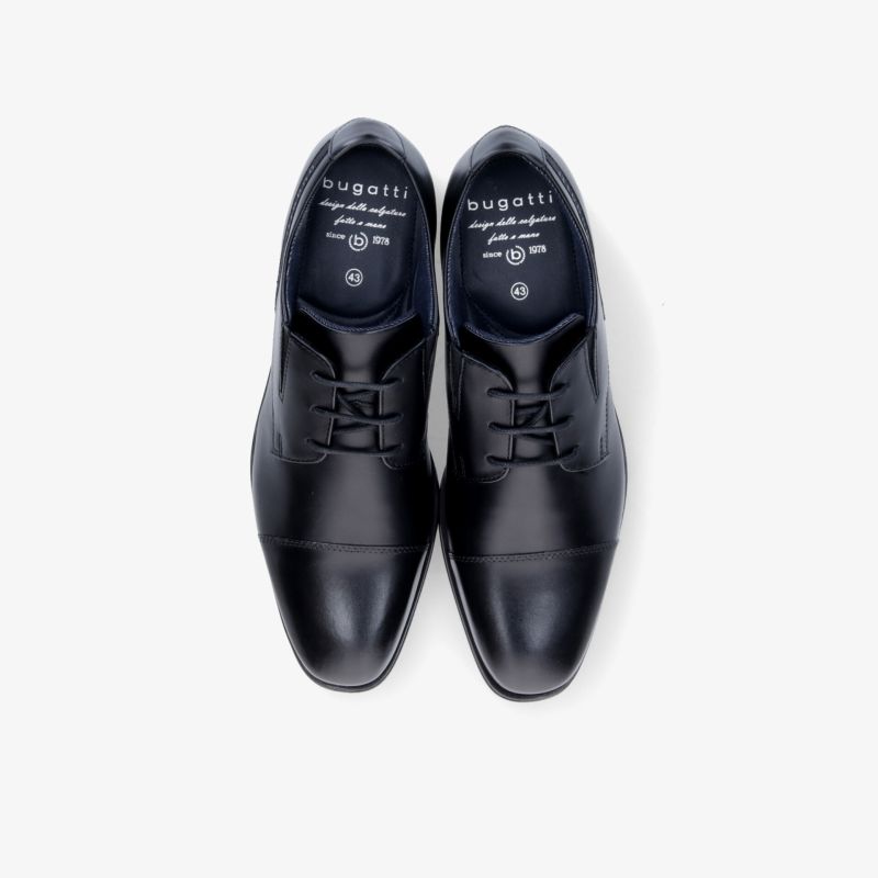 Elegante schwarze Lederschuhe, hochwertig verarbeitet mit glänzender Oberfläche und klassischer Schnürung, bequem und formstabil