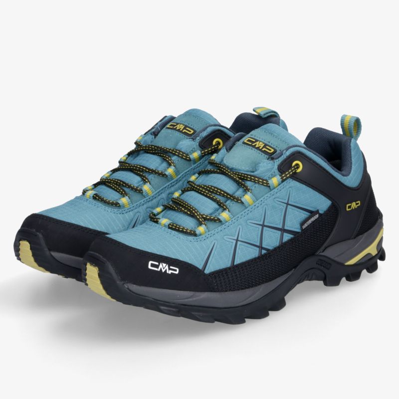 Robuste blaue Wanderschuhe mit griffiger Sohle und atmungsaktivem Design für optimalen Komfort beim Trekking.