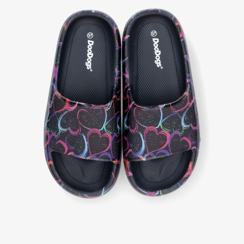 Bequeme, leichte und rutschfeste Badelatschen mit atmungsaktivem Material und farbenfrohem Herzmotiv