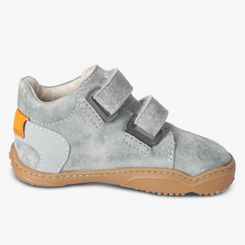 Kinderhalbschuh mit weichem Leder und flexibler rutschfester Sohle, einfacher Verschluss durch Klettbänder