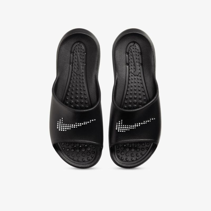 Schwarze Nike Sportsandalen mit weicher Polstersohle und rutschfestem Design für hohen Tragekomfort