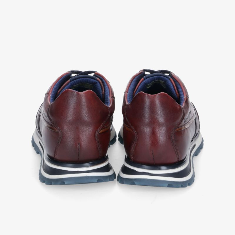 Elegante Sneaker in Rot mit rutschfester Sohle und modernem Design für höchsten Tragekomfort.