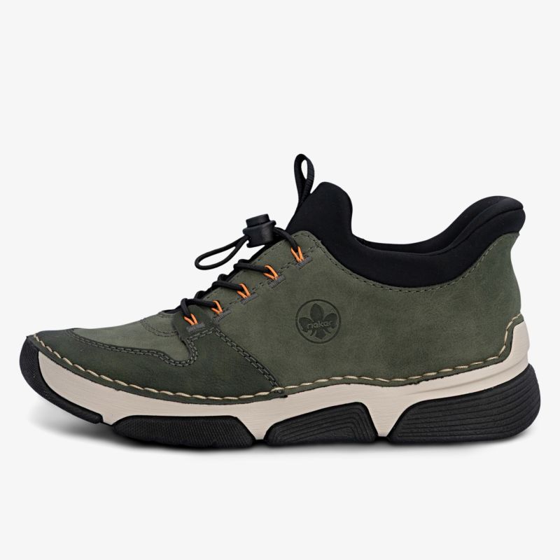 Seitenansicht grüner Sneaker mit bequemer Passform und sportlicher Gummisohle, ideal für Alltag und Freizeit