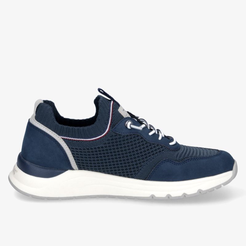 Leichter, atmungsaktiver Sportschuh mit flexiblem Mesh-Obermaterial und rutschfester Sohle in klarer Seitenansicht
