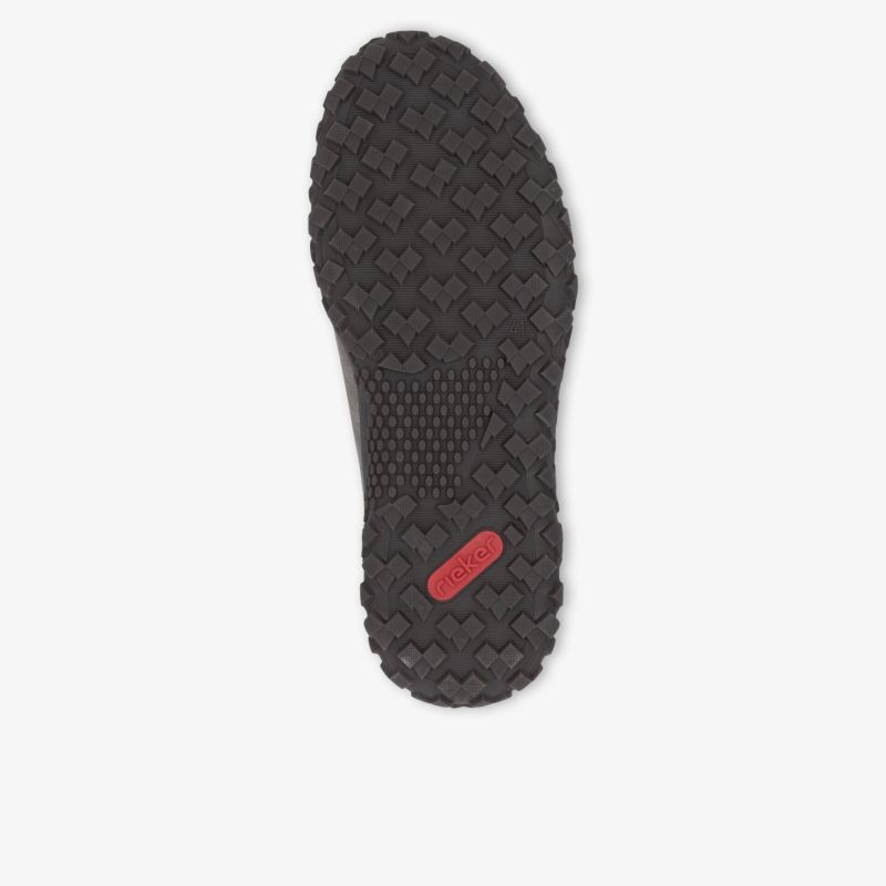 Robuste, rutschfeste Schuhsohle mit tiefem Profil für optimalen Halt und lange Lebensdauer