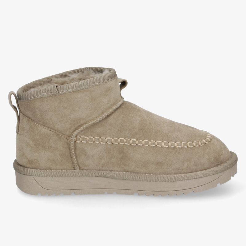 Beiger Schlupfboot mit weichem Material, bequemer und flexibler Einstieg sowie rutschfester Sohle für Alltag