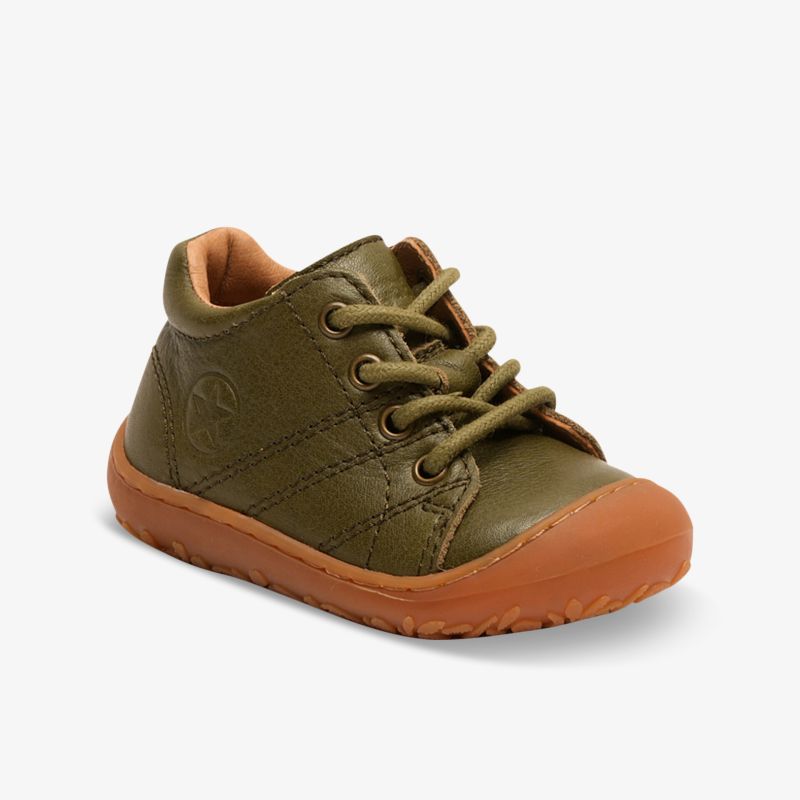 Robuster und bequemer Schuh mit rutschfester Sohle und flexiblem Design für optimalen Tragekomfort