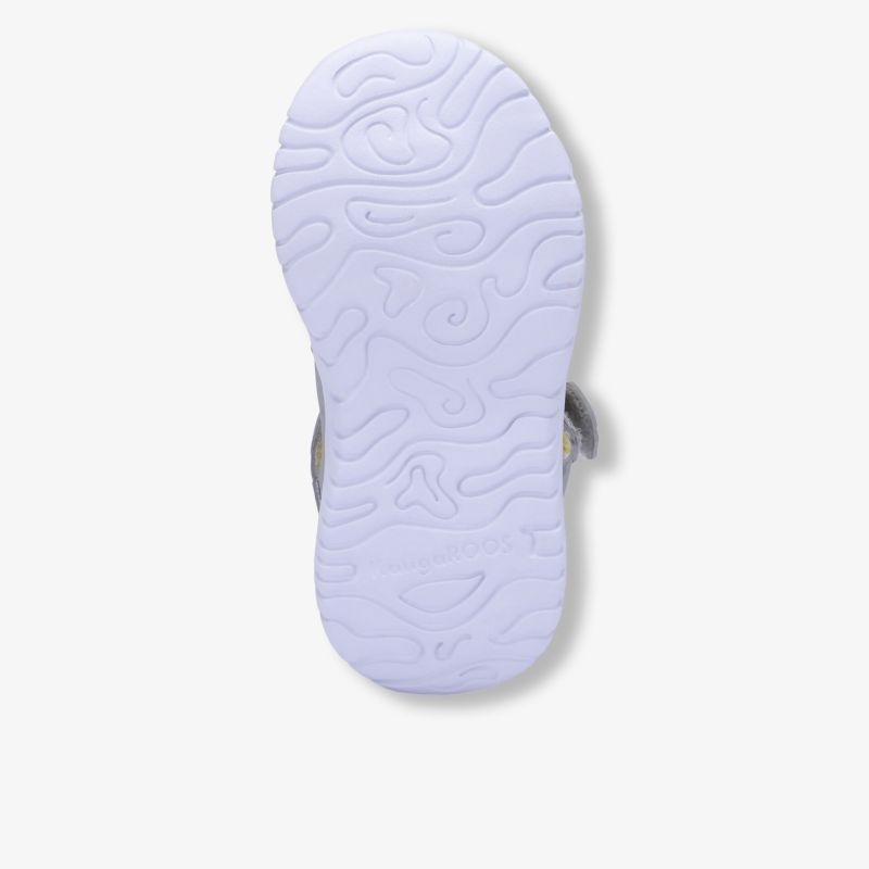 Weiße Schuhsohle mit rutschfestem, strukturiertem Profil für sicheren Halt und hohe Strapazierfähigkeit