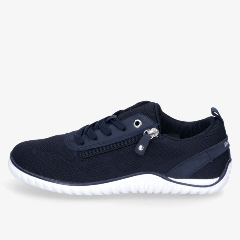 Schwarzer Sneaker seitlich mit weißer, flexibler und rutschfester Sohle für hohen Tragekomfort und leichten Sitz