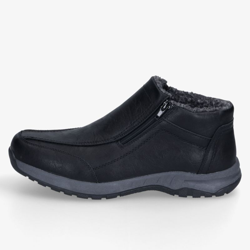 Schwarzer Komfortschuh mit seitlichem Reißverschluss, weicher Polsterung und rutschfester Profilsohle auf weißem Hintergrund