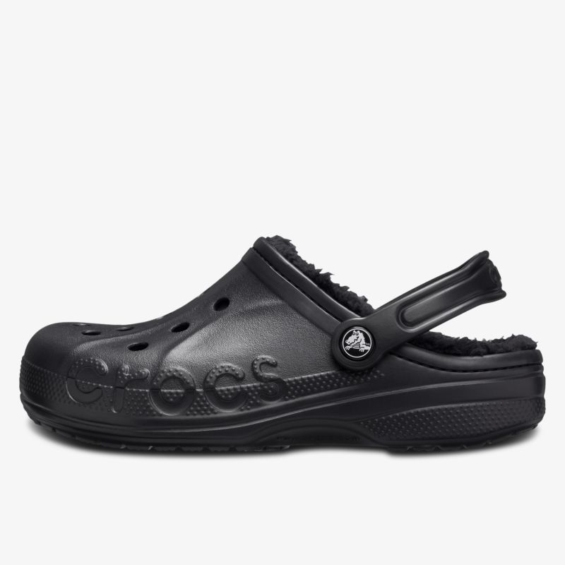 Seitliche Ansicht eines schwarzen, bequemen Crocs-ähnlichen Clogs mit Belüftung und verstellbarem Riemen