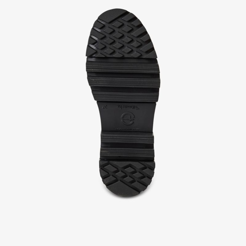 Robuste Laufsohle mit tiefem Profil für ausgezeichnete Rutschfestigkeit und Haltbarkeit