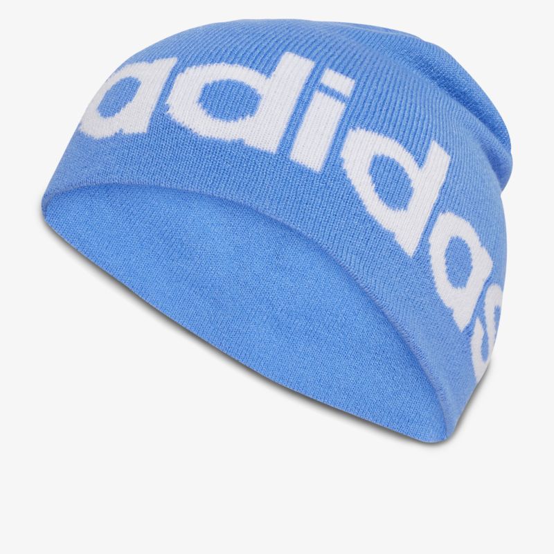 Blaue Adidas Mütze aus weichem, gestricktem Material mit großem Logo, warm und angenehm zu tragen