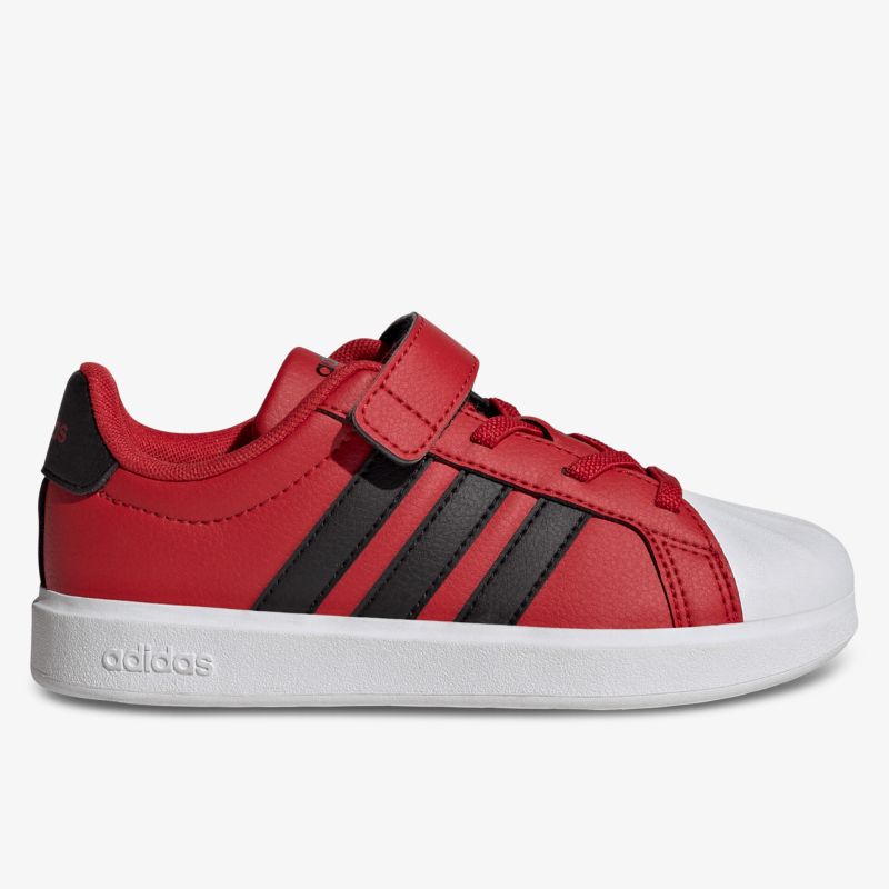 Roter Sneaker mit weißen Gummikappe und schwarzen Streifen, sportlich und bequem