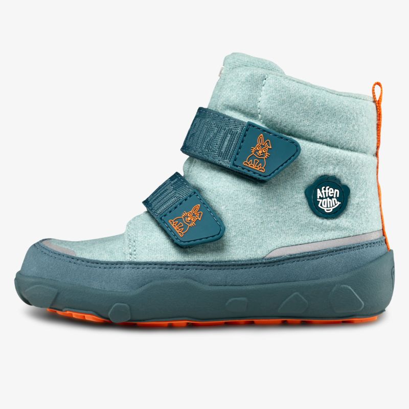 Robuster Winterstiefel mit Klettverschlüssen für sicheren Halt und rutschfeste, wasserdichte Sohle