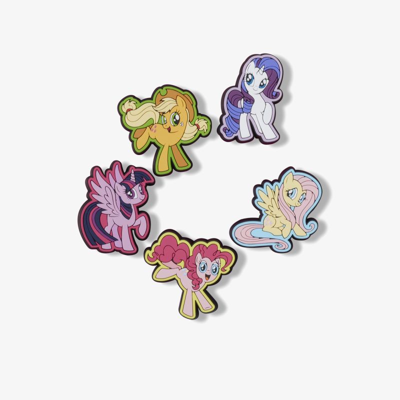 Set aus bunten My Little Pony Pins mit verschiedenen Figuren in lebendigen Farben