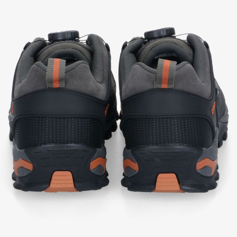 Robuste Wanderschuhe mit rutschfester Sohle und komfortabler Passform für Outdoor-Abenteuer.