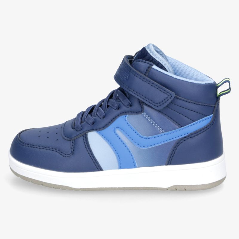 Sportlicher blauer Sneaker mit hohem Schaft, Klettverschluss und flexibler, leichter Sohle in klarer Seitenansicht