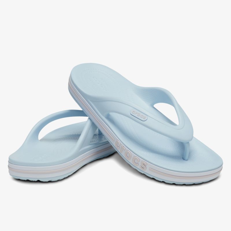Leichte, bequeme Zehentrenner mit rutschfester Laufsohle und sportlichem Design in hellem Blauton