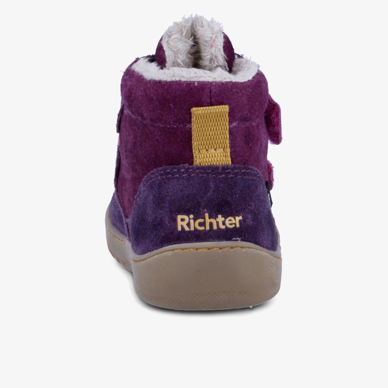 warmer Kinderschuh mit kuscheliger Innenfütterung und rutschfester Sohle, Rückansicht