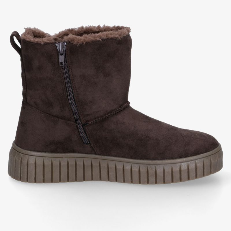 Brauner Stiefel mit weichem Futter, praktischem Reißverschluss, robuster Profilsohle und bequemem Design für kalte Tage.