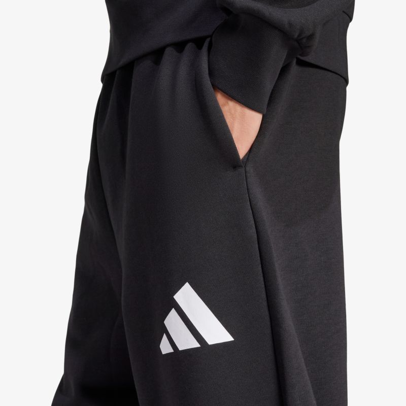 Schwarze Sporthose mit elastischem Bund und seitlicher Tasche, sportliches Design mit Logo