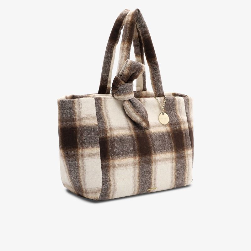Weiche karierte Tasche mit kuscheligem Material, modernem Look und praktischen Tragegriffen