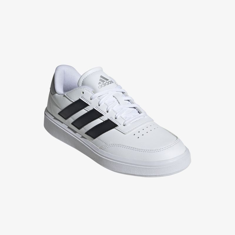 Weißer Sneaker mit ikonischen schwarzen Streifen und sportlichem Design für vielseitigen Einsatz