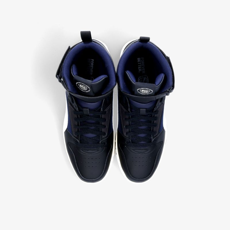 Hochwertige dunkle Sneaker als Paar in Draufsicht mit gepolstertem Schaft und robuster, rutschfester Sohle