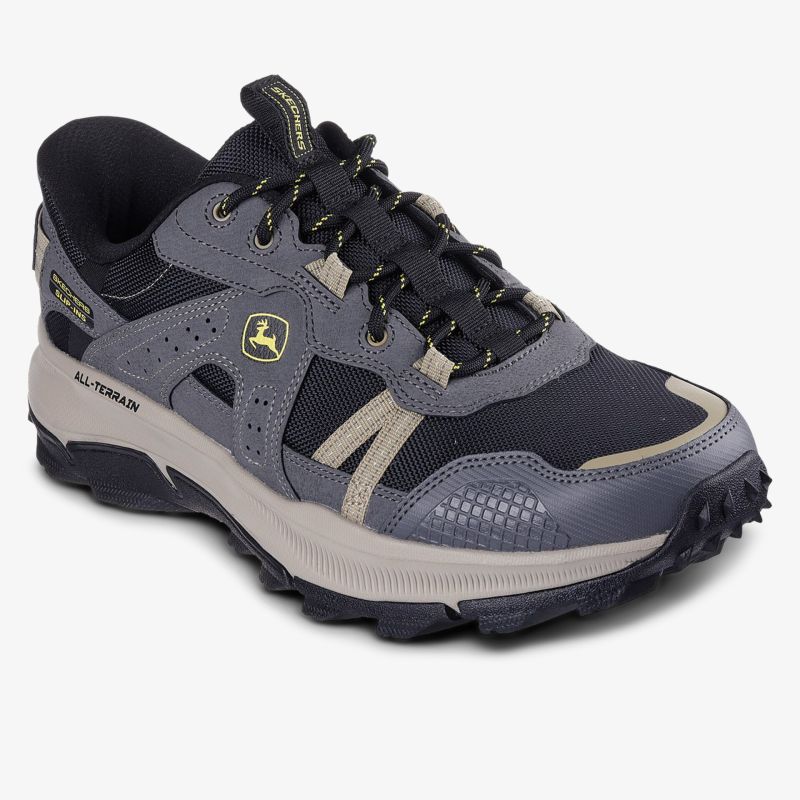 Sportlicher Schuh mit guter Dämpfung und griffiger Sohle, ideal für Outdoor-Aktivitäten.