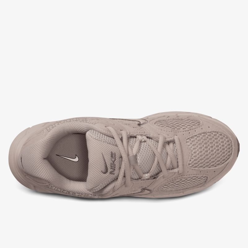 Bequeme und sportliche Schuhe mit atmungsaktivem Material und modernem Design.