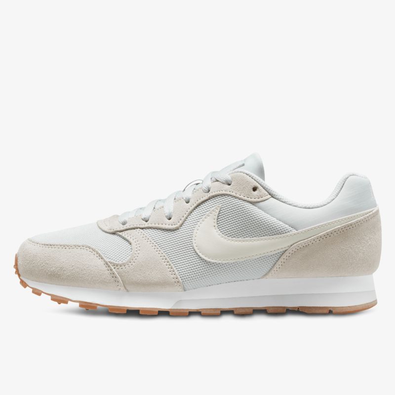 Stilvolle Sneakers mit rutschfester Sohle und atmungsaktivem Material in klassischem Design.