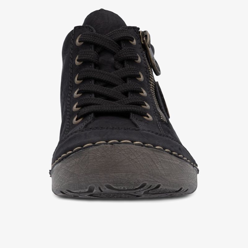 Frontale Ansicht eines robusten Schuhs mit bequemem Design und seitlichem Reißverschluss