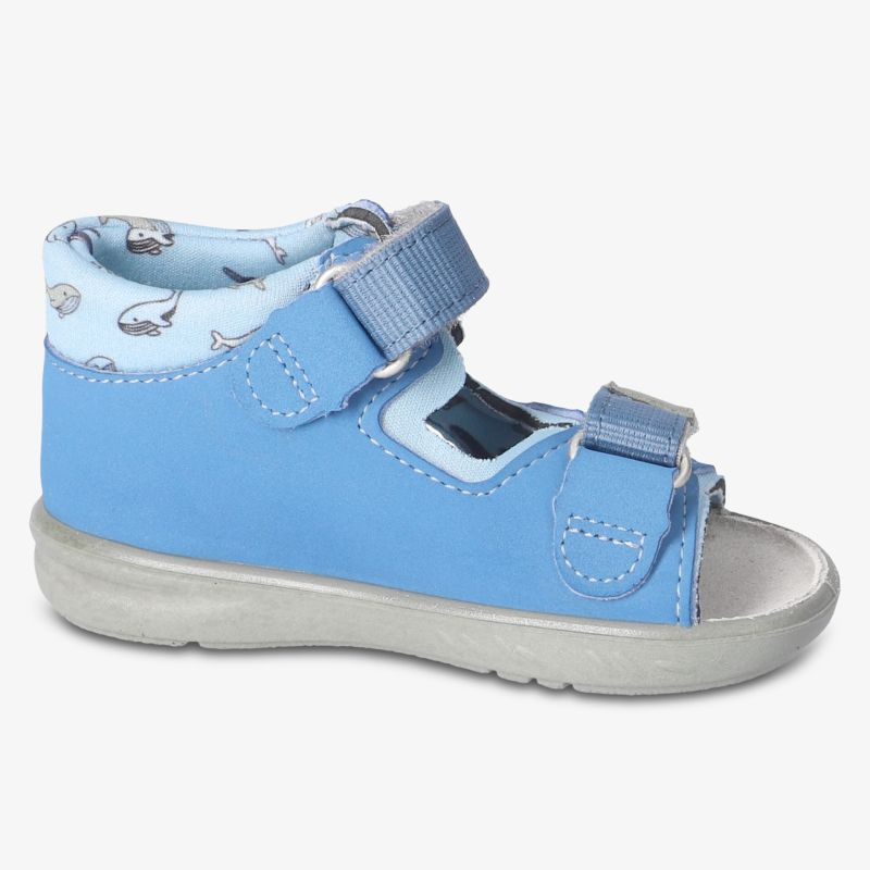 Blauer leichter Kinderschuh mit offenem Zehenbereich und zwei verstellbaren Klettverschlüssen