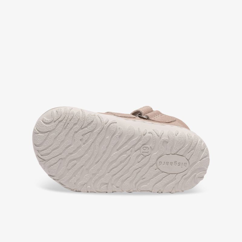 Helles Schuhsohlenprofil mit rutschfester und flexibler Oberfläche für sicheren und komfortablen Halt