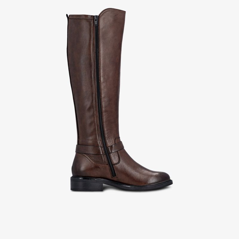 Eleganter hoher brauner Lederstiefel mit komfortablem Reißverschluss und robuster Sohle